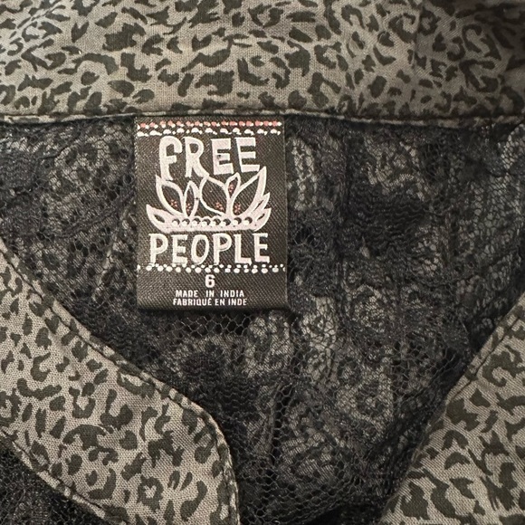 Free People 3/4 Sleeve Blouse Gray Leopard Print Lace Button Front Boho Sz 6 Med - Picture 8 of 8